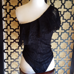 BLACK LACEY SOLITAIRE ONE SHOULDER‎ BODYSUIT